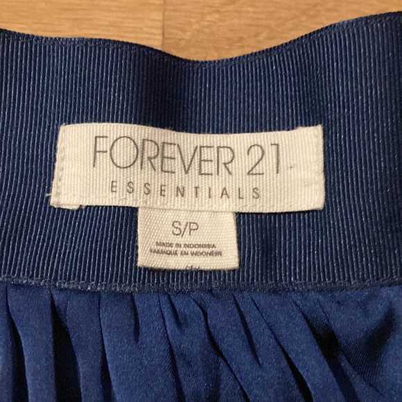 Forever 21 navy blue skirt - Picture 3 of 3